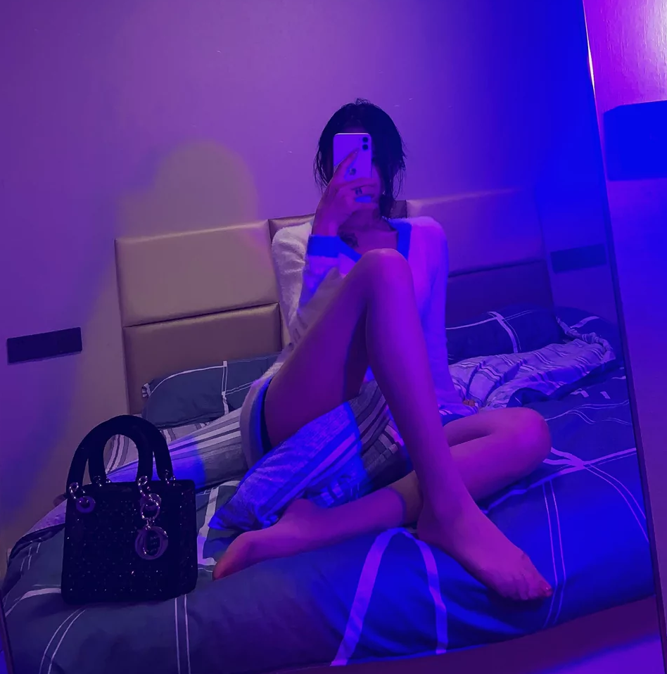 外表清纯高雅，内心开放的兼职